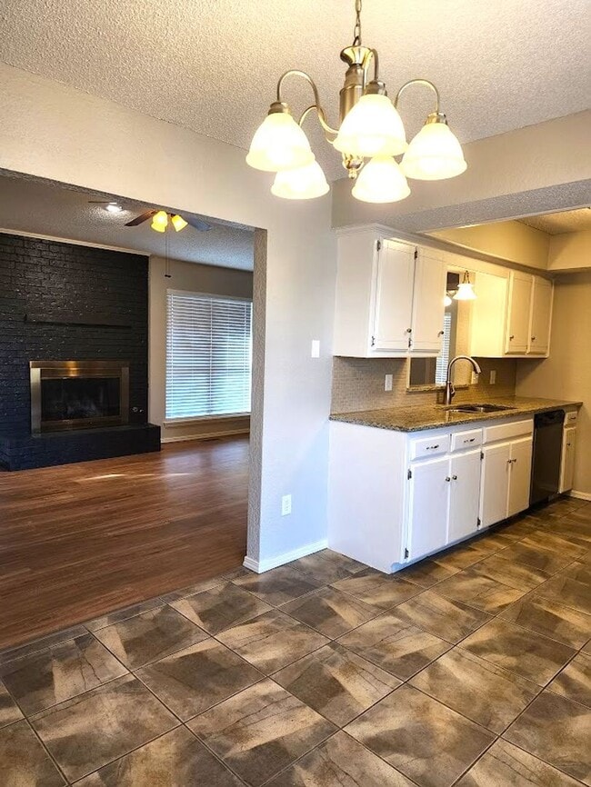 Building Photo - 3 Bed 2 Bath Home-Choctaw Trails Sec I Addition