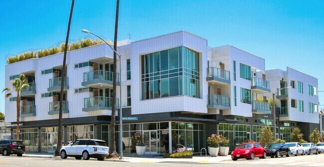 Building Photo - 3008 Santa Monica Blvd