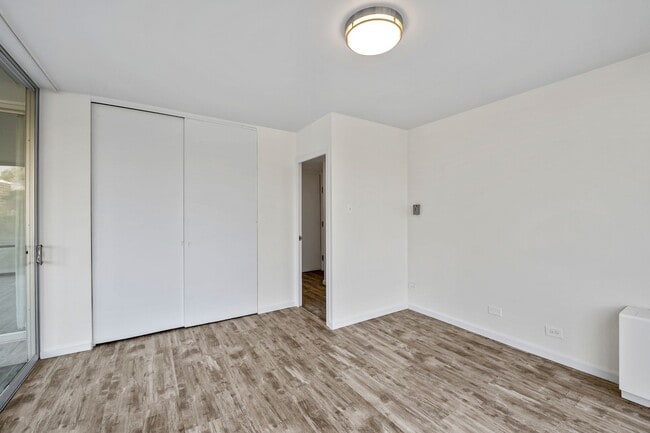 Building Photo - Beautifully renovated condo in the Cherry Creek Area!