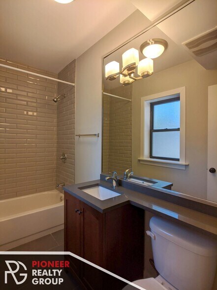 Building Photo - 560 W Arlington Pl
