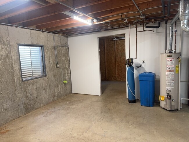 Building Photo - 3829 Eastway Dr
