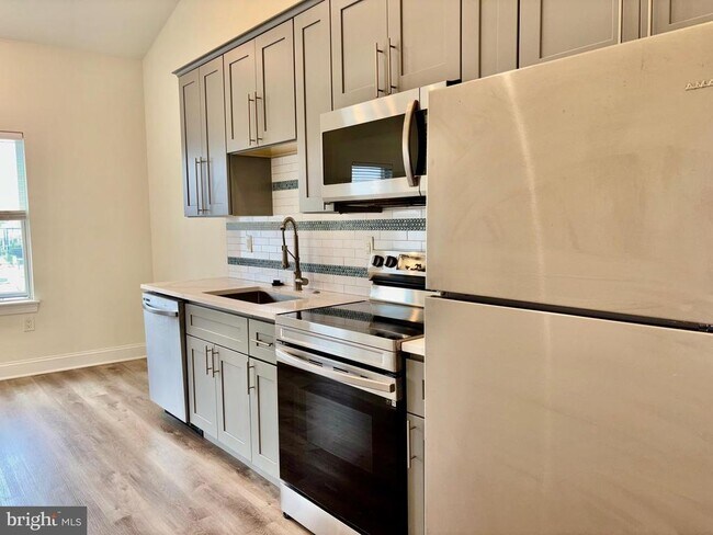 Building Photo - 6601 Ridge Ave