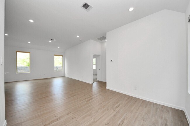 Building Photo - 15623 Red Panda Rd