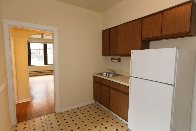 Building Photo - 714 W Barry Ave