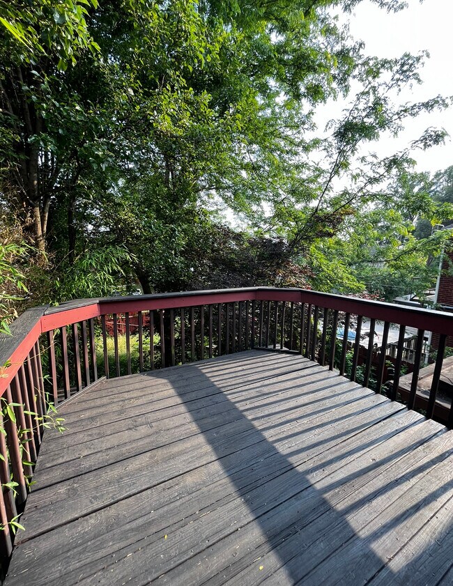 Building Photo - 343 E 12th Ave