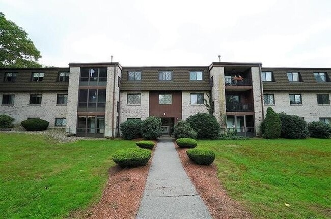 Building Photo - Spacious Condo with Parking, Heat/Hot Wate...