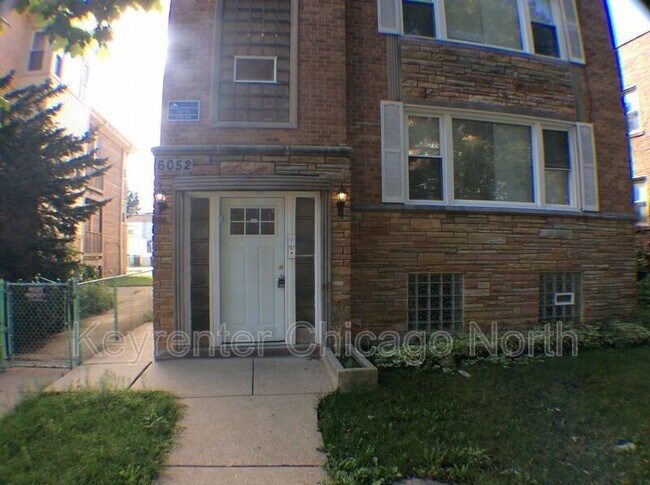 Primary Photo - 6052 N Mozart St