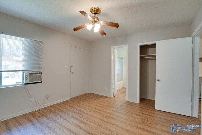 Building Photo - 1328 Oshaughnessy Ave NE