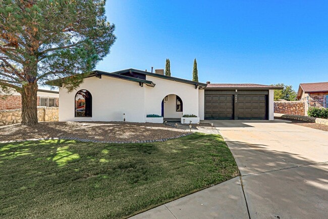 Building Photo - beautiful swimming pool and backyard oasis! fully remodeled home new appliances !