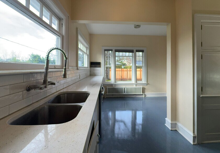 Remodeled kitchen has a breakfast nook filled with cheery morning sun and lovely view of front garde - 3448 SW Canby St