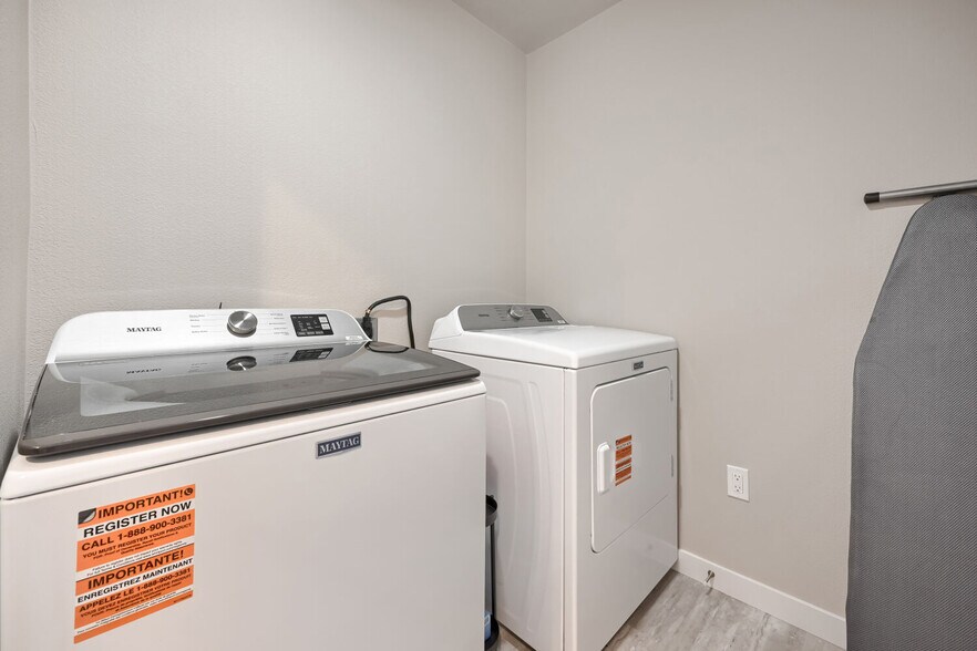 Building Photo - 2614 Waterlily Dr