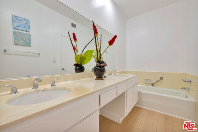 Building Photo - 1727 S Bentley Ave