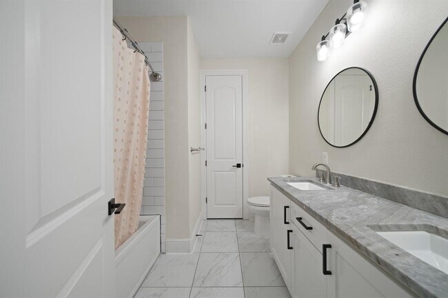 Building Photo - 8519 Lofty Pnes