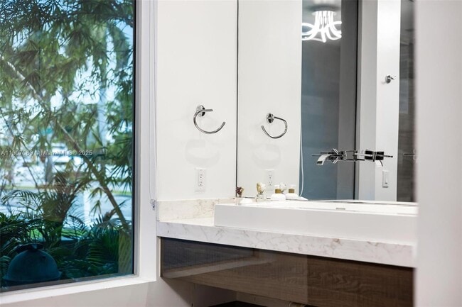 Building Photo - 300 Royal Plaza Dr