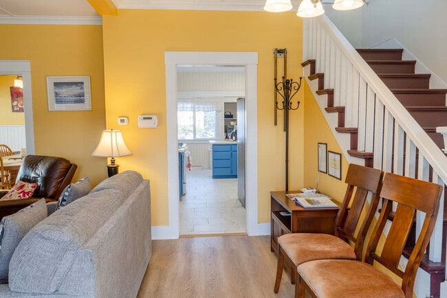 Building Photo - 640 S Columbia St