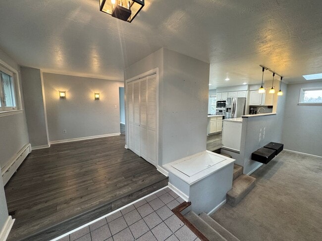 Building Photo - Spacious Private Oasis - 3 Bedroom 2 Bathroom House in Green Tree!