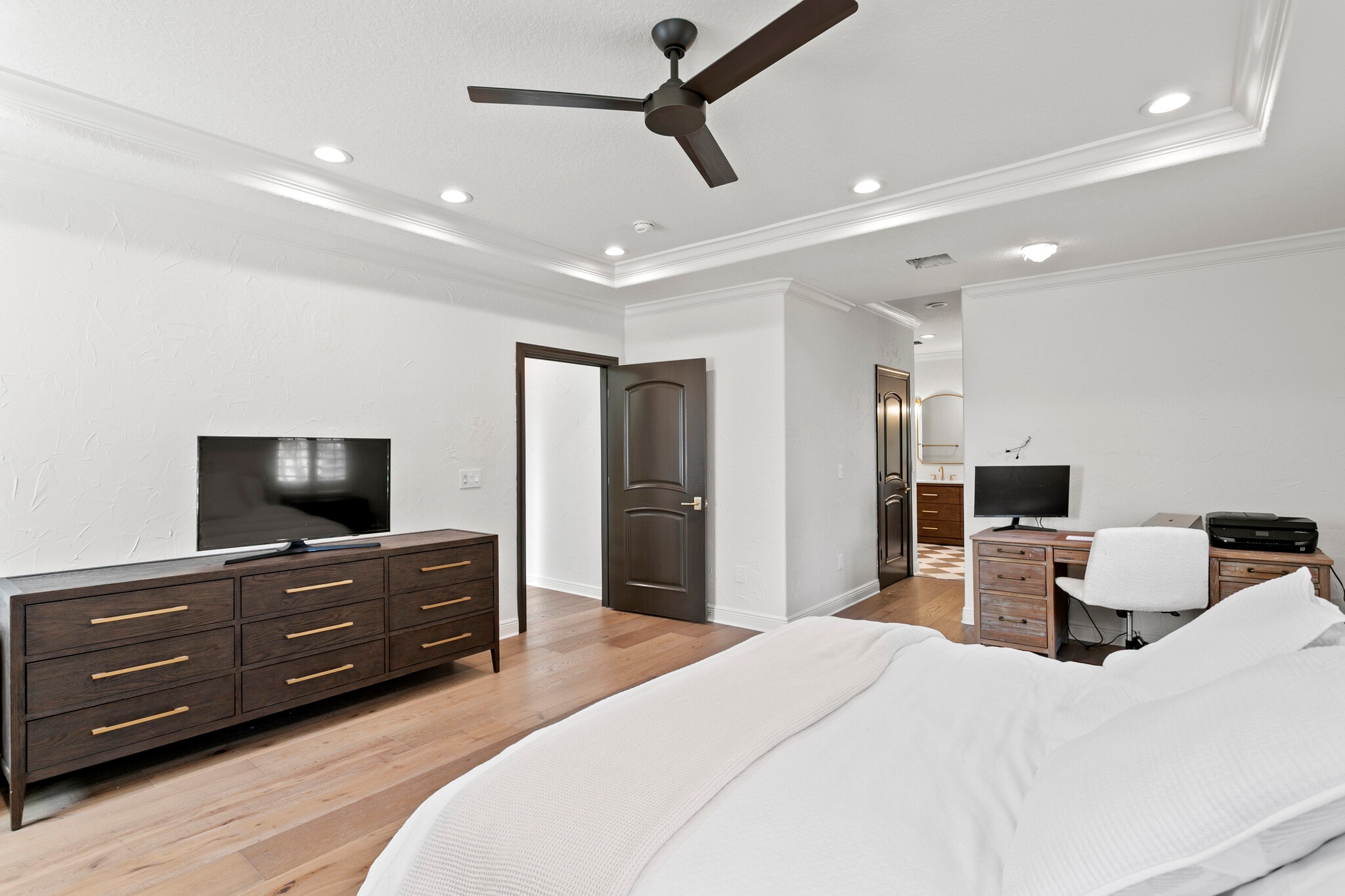 Building Photo - 2936 W Knights Ave