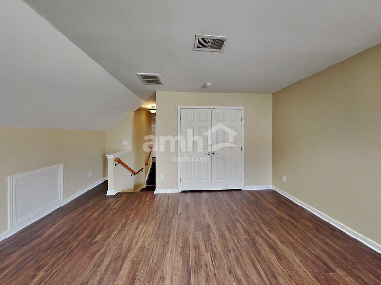 Building Photo - 5 Red Bark Ct