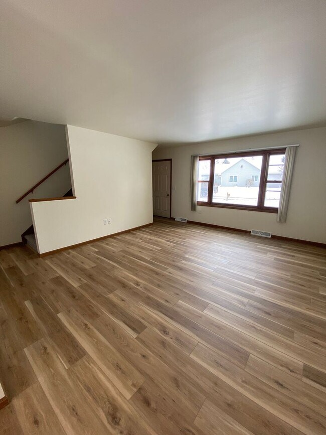 Building Photo - 1785/1787 Alexandra Court