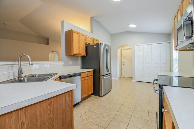 Building Photo - 2406 Foxhollow Rd