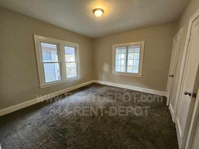 Building Photo - 703 Ravenswood Dr