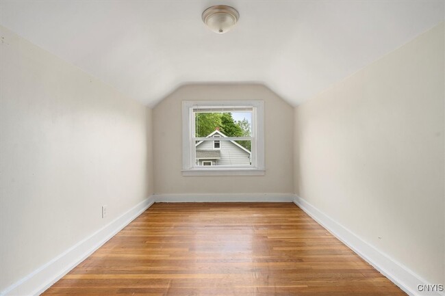 Building Photo - 1410 Fincke Ave