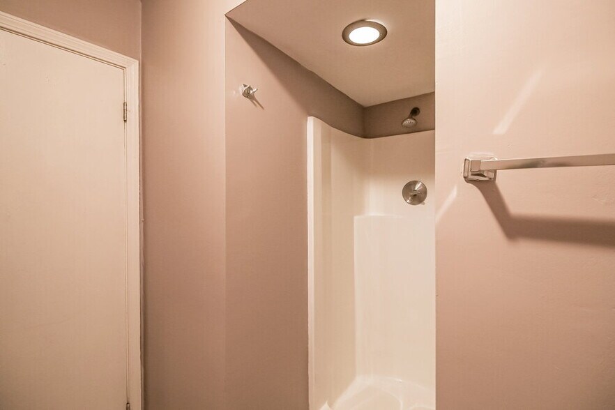 Building Photo - 10192 Port Royal Ct