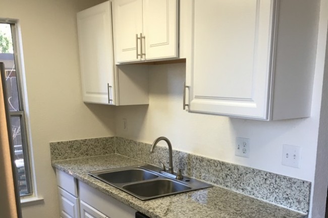 Building Photo - Carlton Woods Apartments