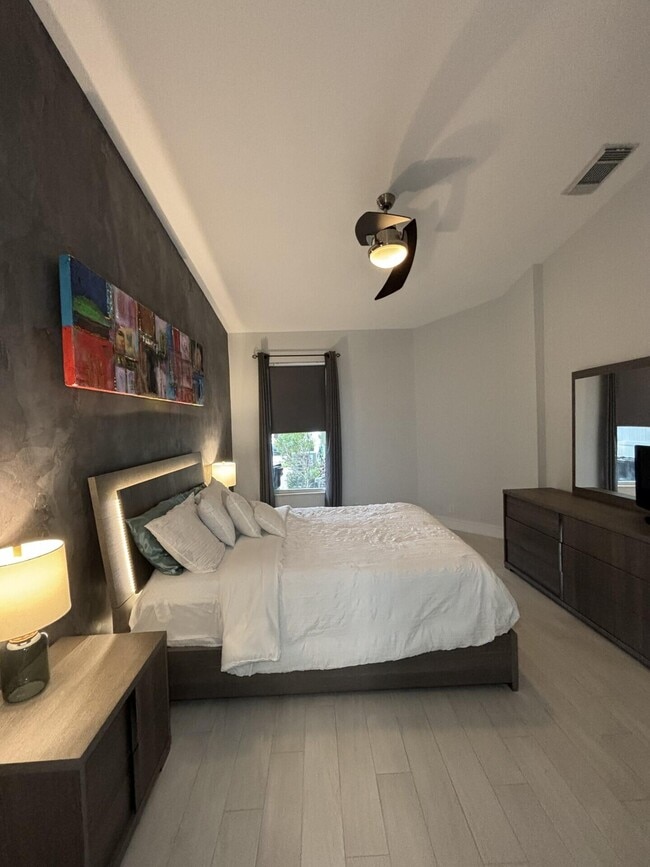 Building Photo - 10491 SW Academic Way