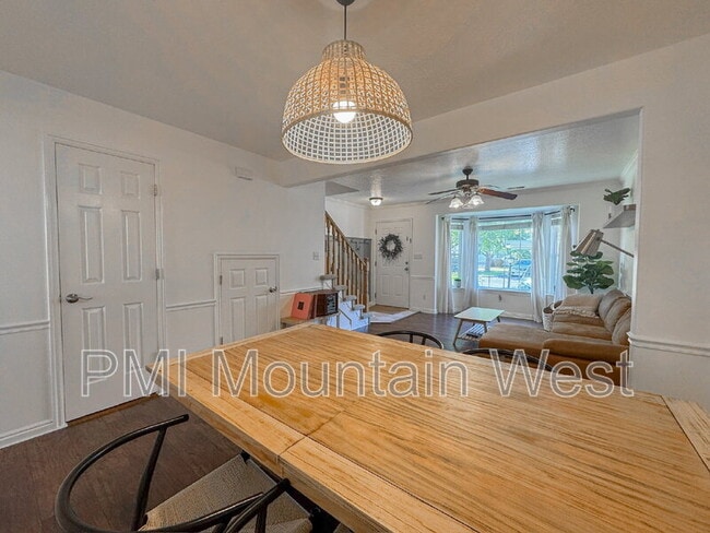 Building Photo - 446 E Parkside Cir