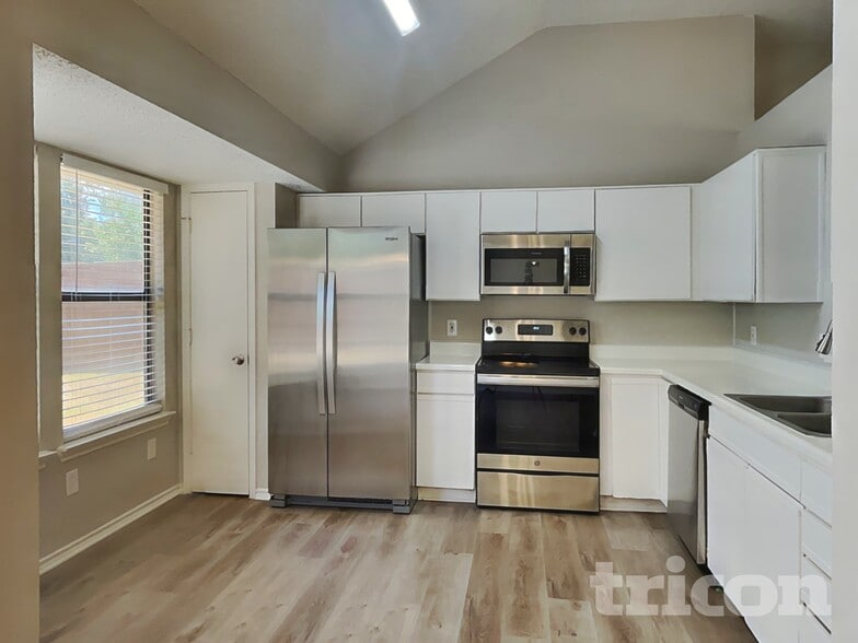 Building Photo - 1414 Glenwillow Dr