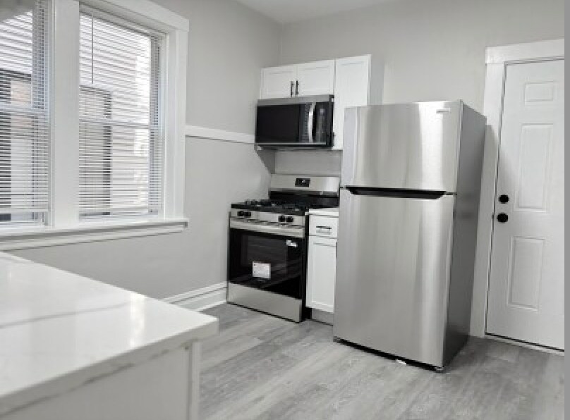 Building Photo - 2939 N Fairfield Ave