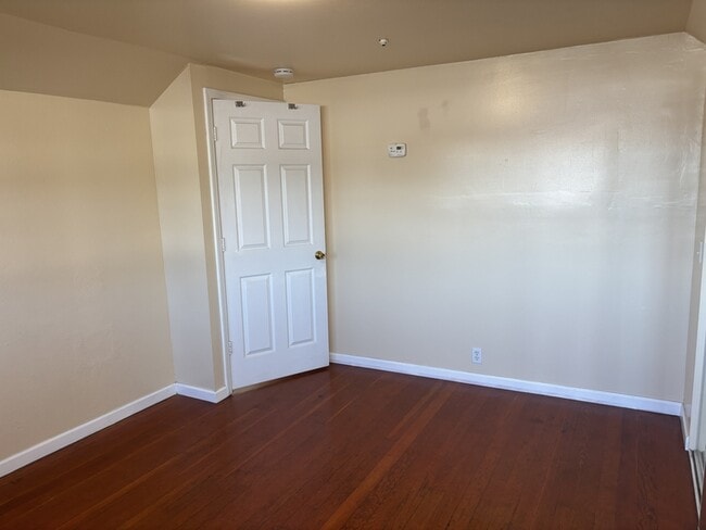 Building Photo - 415 College Ave