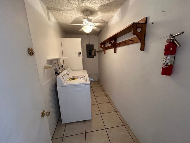 Building Photo - NE Cape Coral Single Family Home