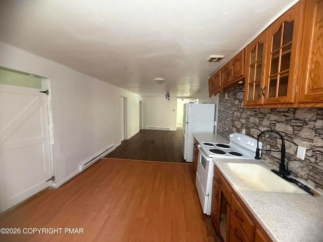 Building Photo - 2186 Spring Dr