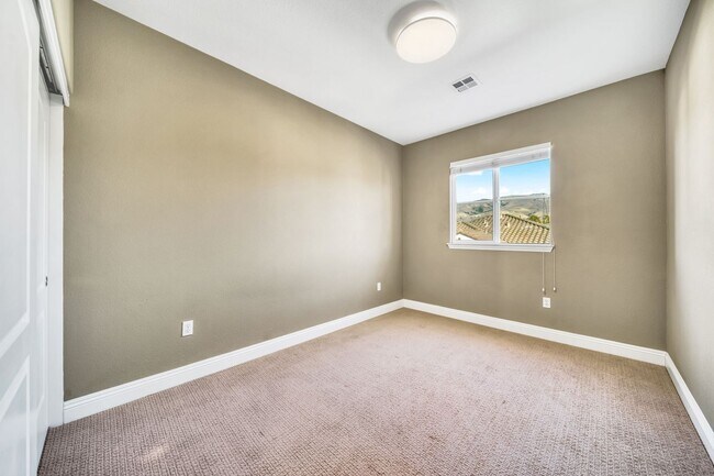 Building Photo - 3-Bedroom Townhome for Rent in Fremont!