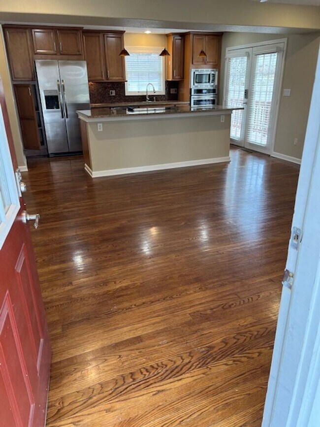 Building Photo - Don't miss out on this beautiful home!