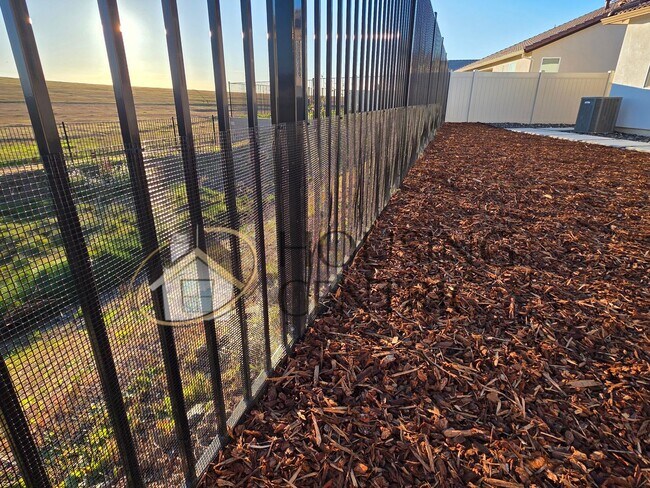 Building Photo - Executive Single Story Rental in HIGHLY DESIRABLE Heritage 55+ Community!