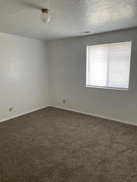 Building Photo - 2894 S 625 W