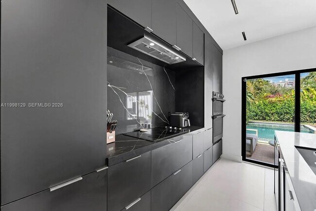 Building Photo - 445 NE 76th St