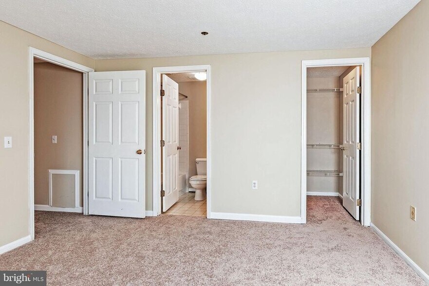 Building Photo - 611 Himes Ave