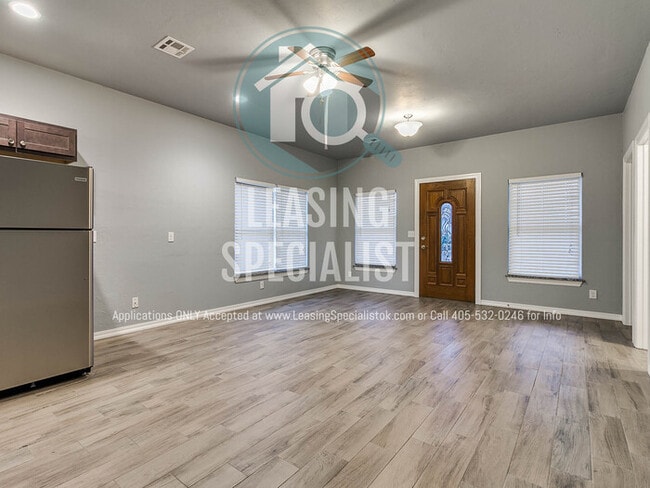 Building Photo - Central Norman 4 Bed 3 Bath House PRE-LEAS...