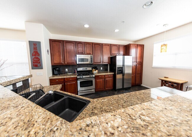 Building Photo - Downtown 3 Bedroom Townhome with 2 Car Garage