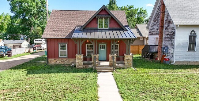 Building Photo - 730 6th St