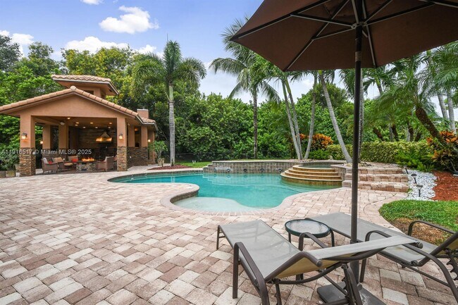 Building Photo - 352 King Fisher Dr