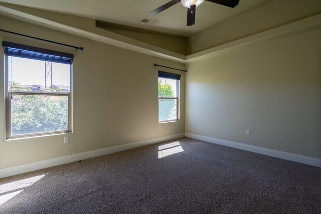 Building Photo - Pet Friendly-Beautiful 3 bed 2 bath home w...
