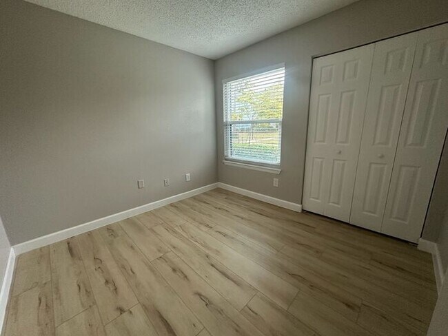 Building Photo - ** Move in Special $500 off your first months rent** New Remodeled 2 bed 1 bath condo in Casselbe...