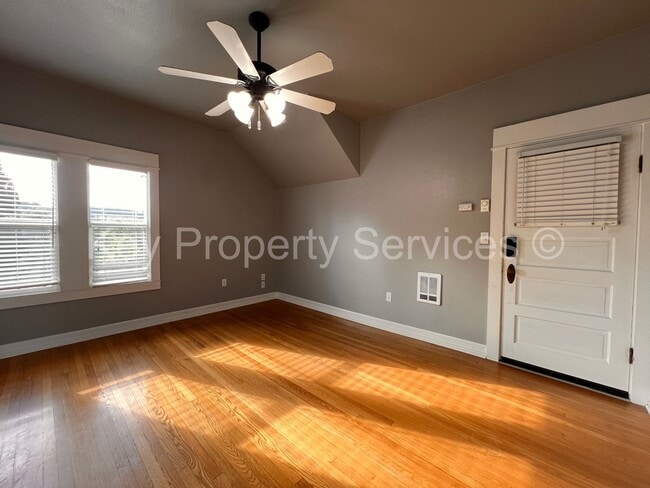 Building Photo - MOVE IN SPECIAL! Call for details. Charmin...