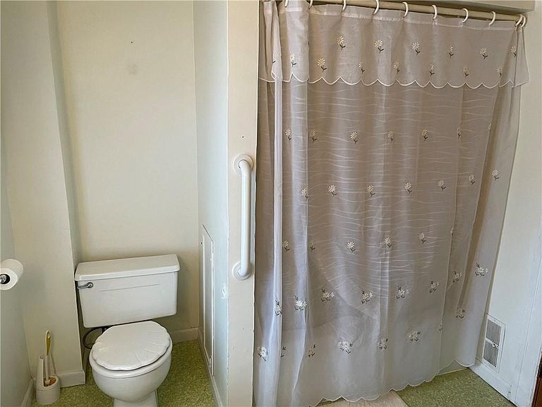 Building Photo - 156 Leach Ave