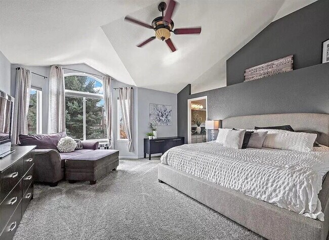 Building Photo - OMG this is a Stunning Large 5 BR House